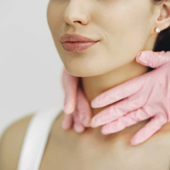 Minilifting cuello y papada · Medics Integral Salut